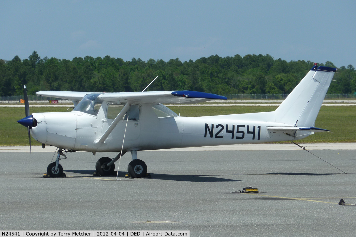 N24541, 1977 Cessna 152 C/N 15280320, At Deland Airport, Florida
