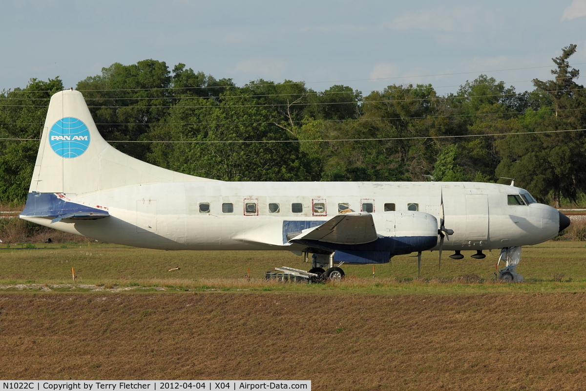 N1022C, Convair 240 C/N 147, At Apopka Airport, Florida in false Pan Am colours -
actually was deliverd to American Airlines in 1949