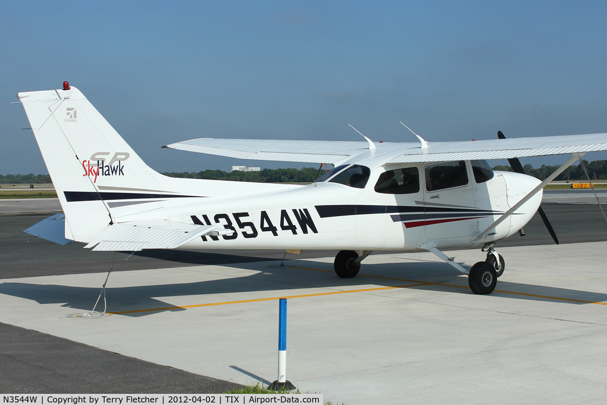N3544W, 2001 Cessna 172S C/N 172S8904, At Space Coast Regional Airport , Florda