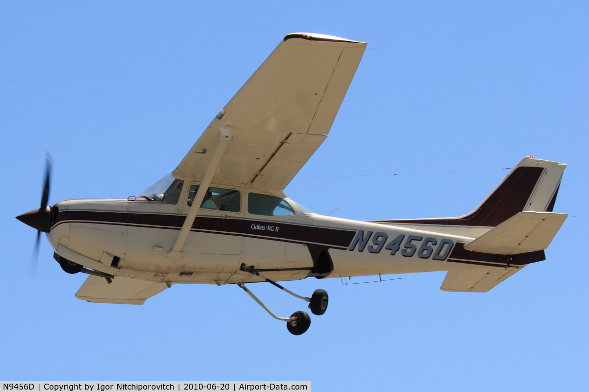 N9456D, 1984 Cessna 172RG Cutlass RG C/N 172RG1171, Taking off at San Carlos airport.