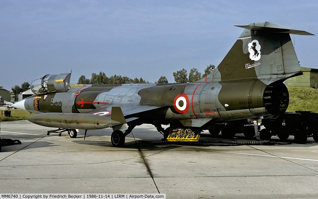 MM6740, Aeritalia F-104S ASA-M Starfighter C/N 1040, flightline at Grazzanise AB