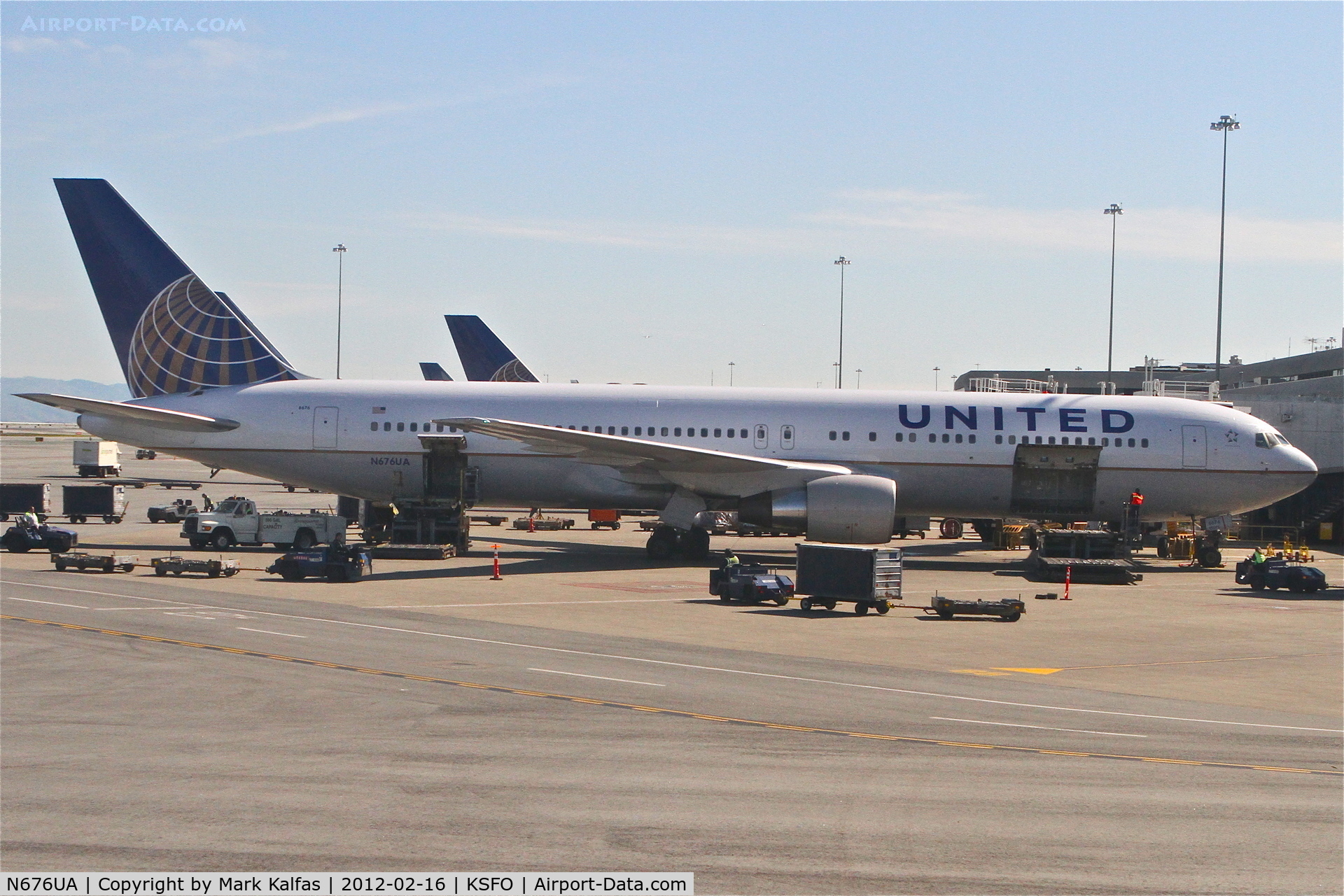 N676UA, 2001 Boeing 767-322 C/N 30028, United Airlines Boeing 767-322, UAL847 at gate 86 KSFO, loading up for a trip to KIAD.