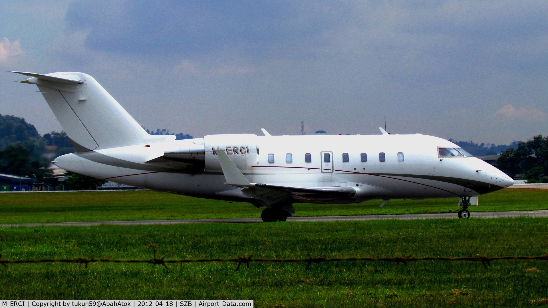 M-ERCI, 2010 Bombardier Challenger 605 (CL-600-2B16) C/N 5841, Private Plane