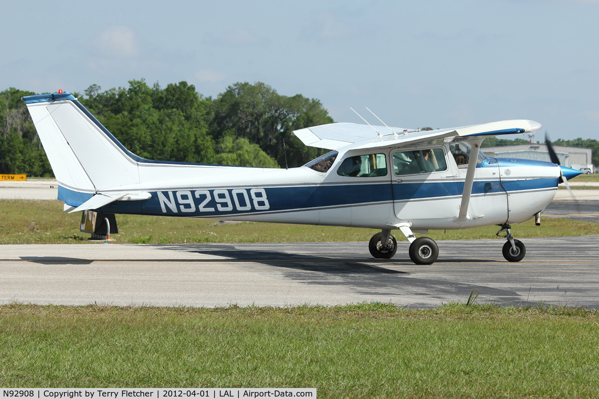 N92908, 1973 Cessna 172M C/N 17261647, At 2012 Sun N Fun