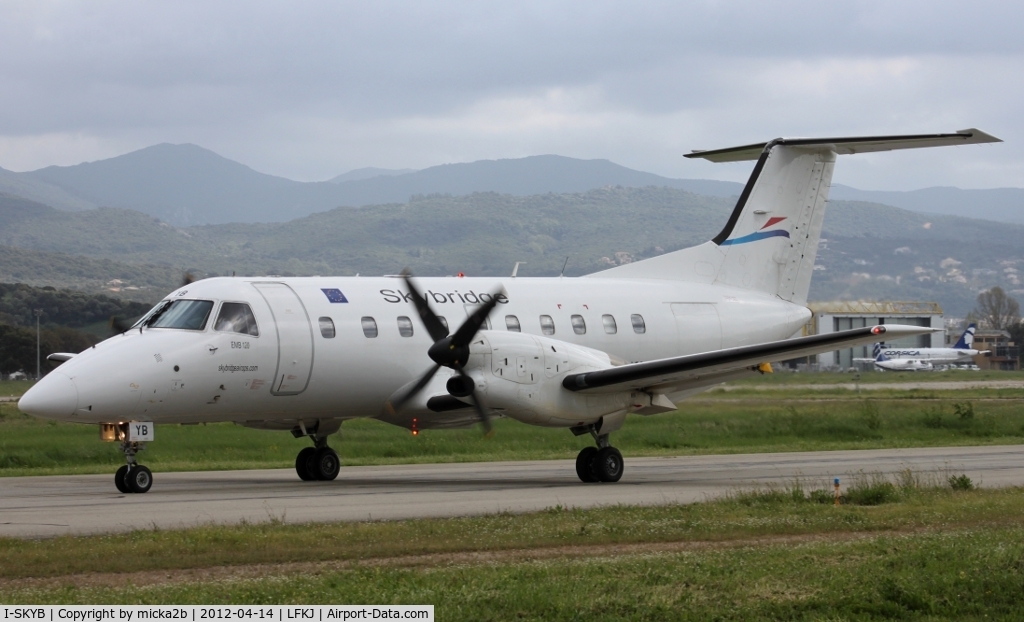 I-SKYB, 1988 Embraer EMB-120RT Brasilia C/N 120087, taxiing