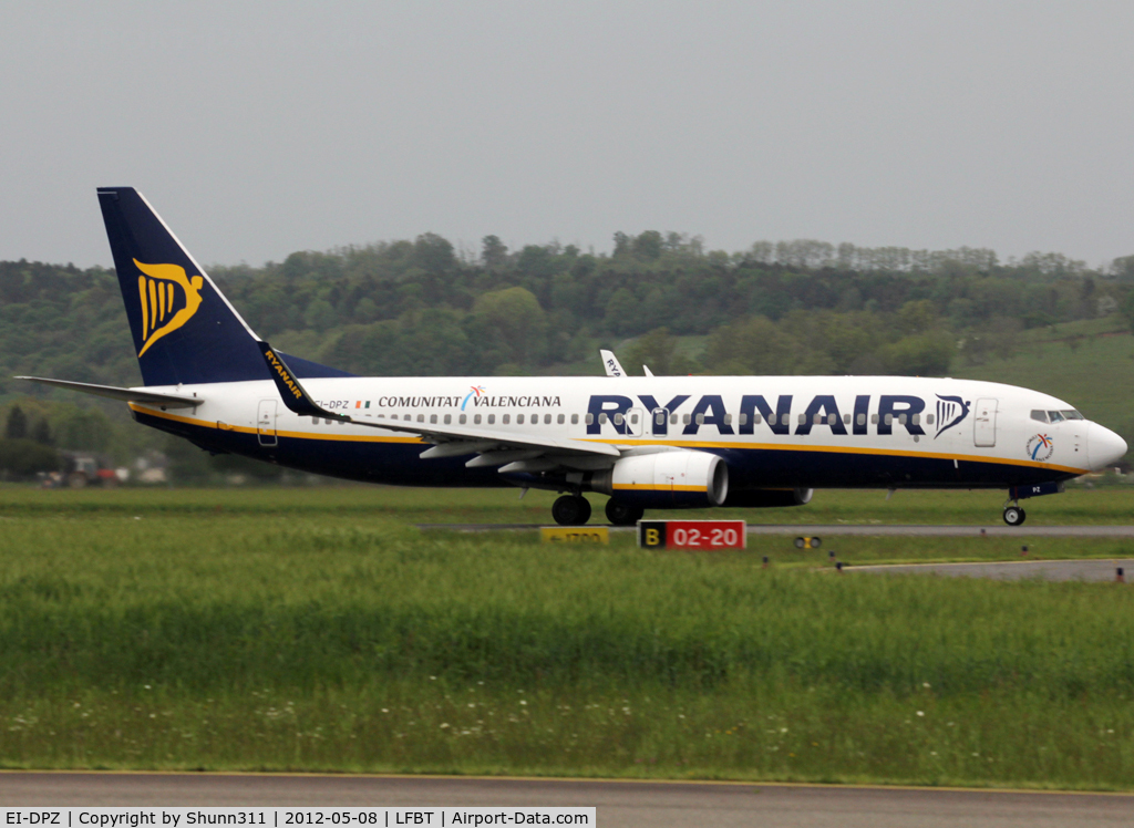 EI-DPZ, 2007 Boeing 737-8AS C/N 33616, Taking off from rwy 02