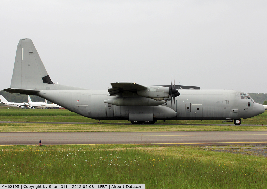 MM62195, Lockheed Martin C-130J-30 Super Hercules C/N 382-5549, Taxiing to the Terminal...