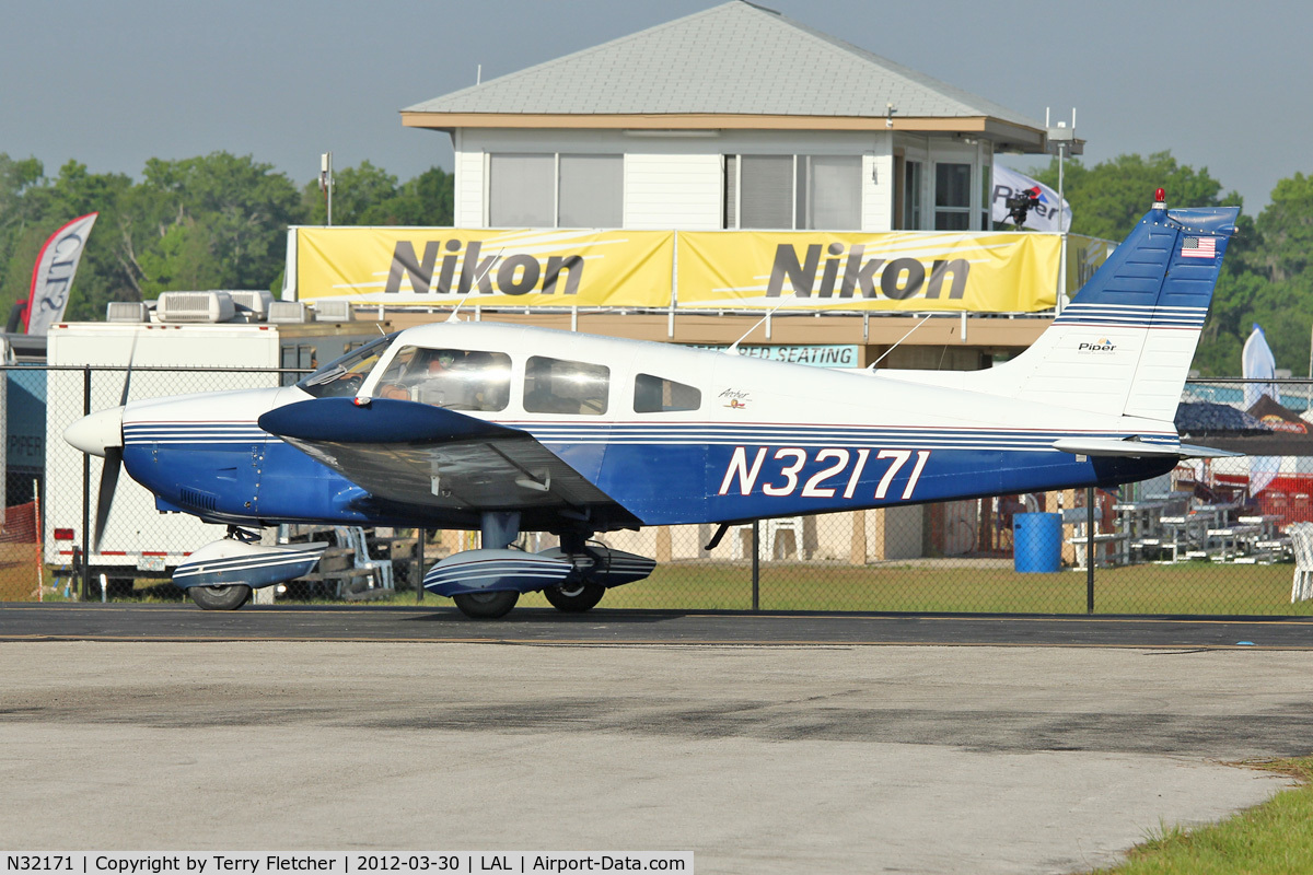 N32171, 1974 Piper PA-28-180 C/N 28-7505033, At 2012 Sun N Fun