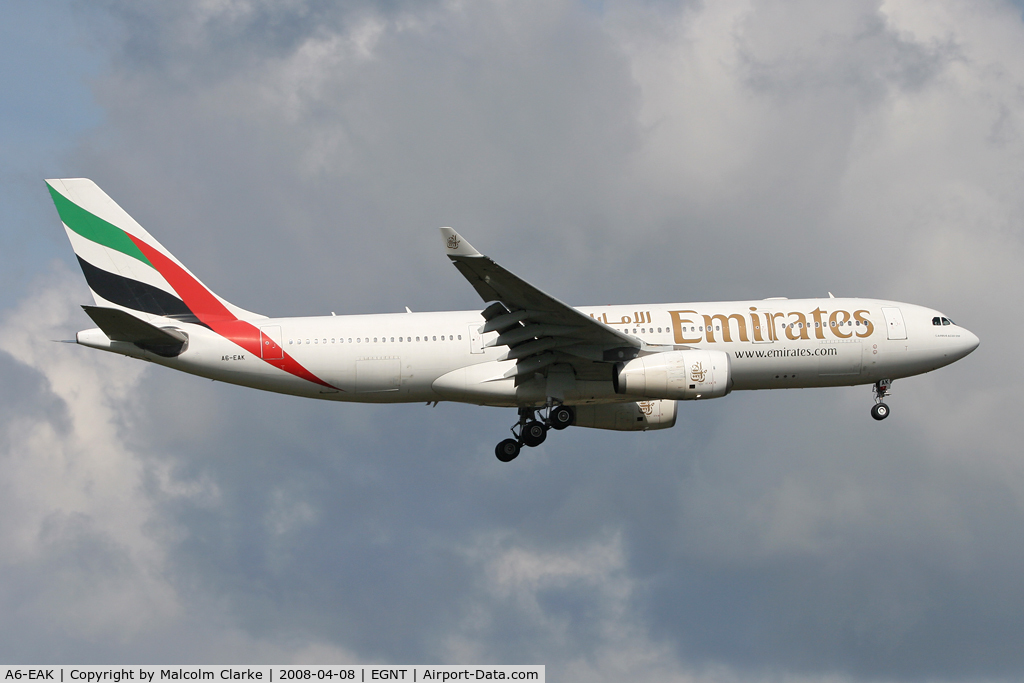 A6-EAK, 2002 Airbus A330-243 C/N 452, Airbus A330-243 on finals to 07 at Newcastle Airport, April 2008.