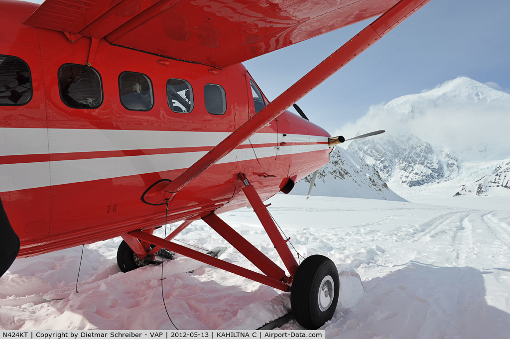 N424KT, 1958 De Havilland Canada DHC-3 Otter C/N 338, K2 Aviation Dash 3 on the Kahiltna Clasier