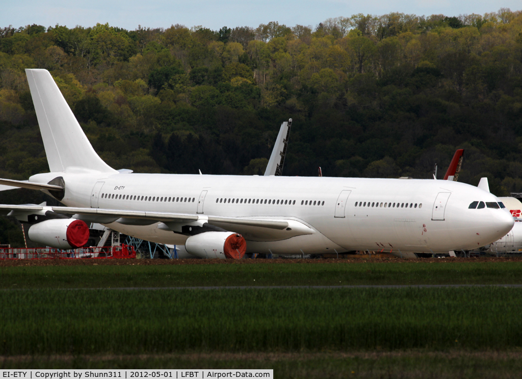 EI-ETY, 1998 Airbus A340-313 C/N 216, Stored in all white c/s no titles... Ex.TC-JIJ from Turkish Airlines...