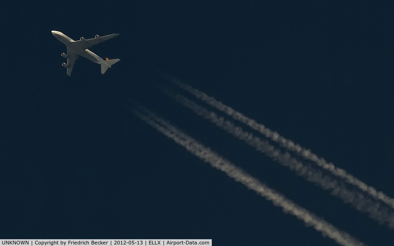 UNKNOWN, Contrails Various C/N Unknown, Lufthansa B747-400 cruising westbound