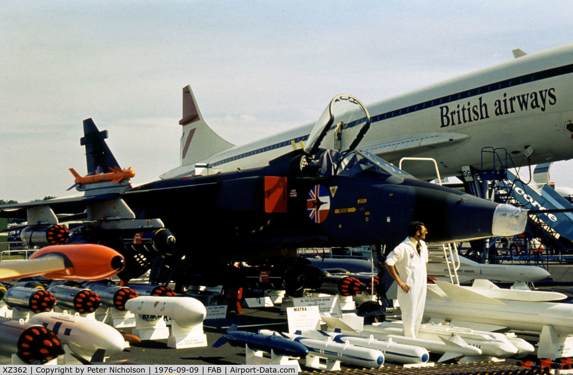 XZ362, 1976 Sepecat Jaguar GR.1A C/N S.129, Jaguar GR.1 demonstrated as a Jaguar International at the 1976 Farnborough Airshow.