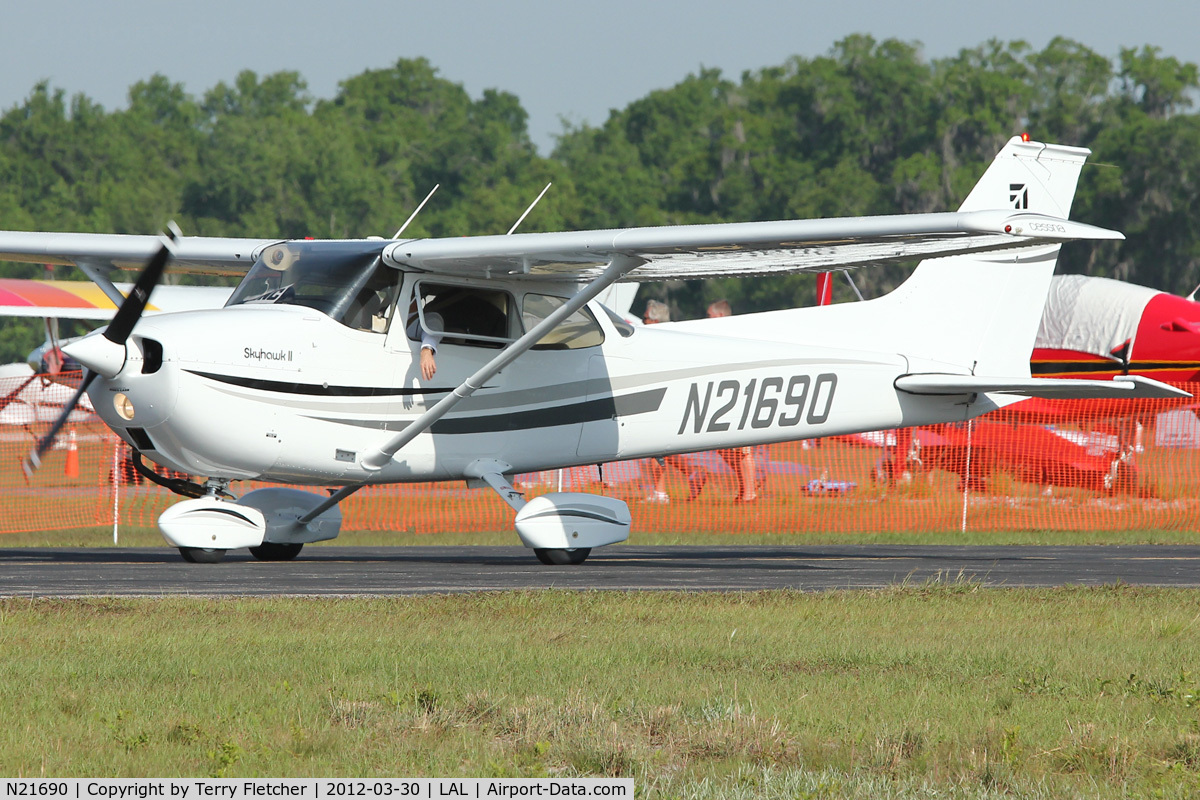 N21690, 1974 Cessna 172M C/N 17263987, At 2012 Sun N Fun