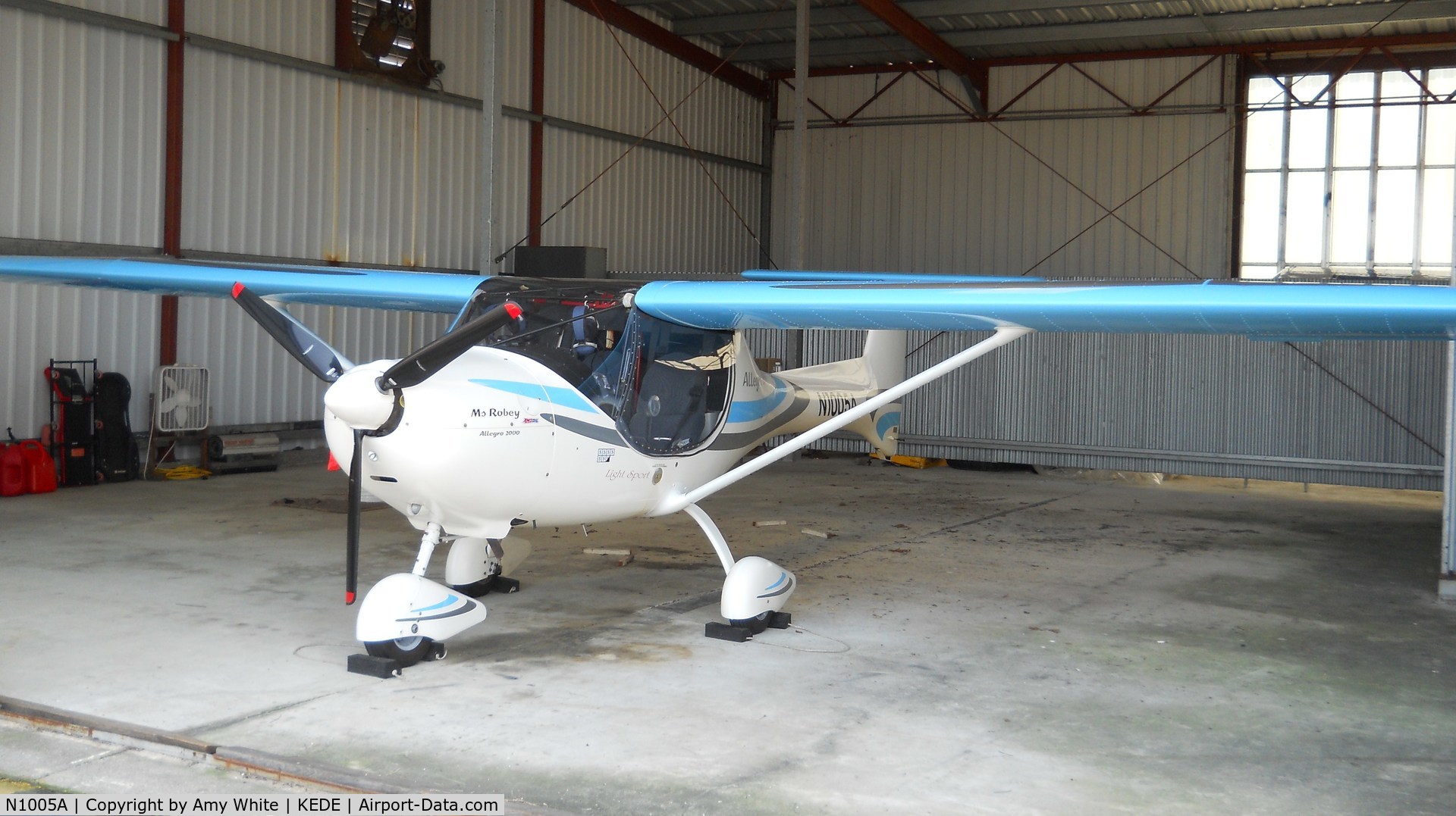 N1005A, 2005 Fantasy Air Allegro 2000 C/N 05-039, In the hangar.