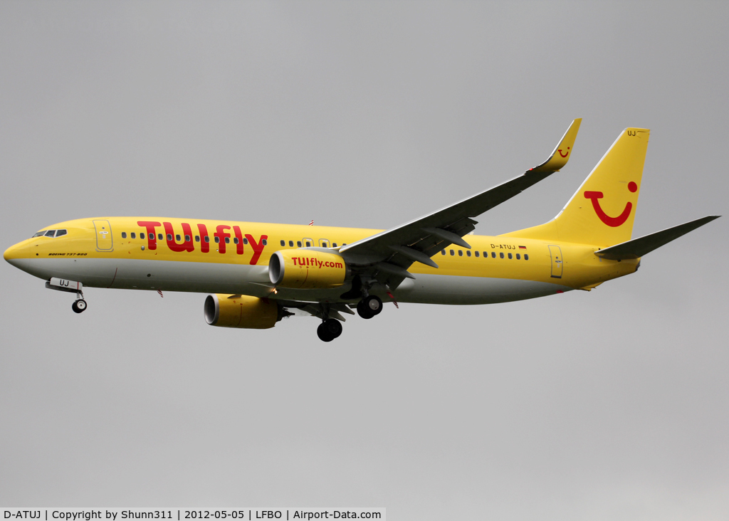 D-ATUJ, 2012 Boeing 737-8K5 C/N 39923, Landing rwy 32L