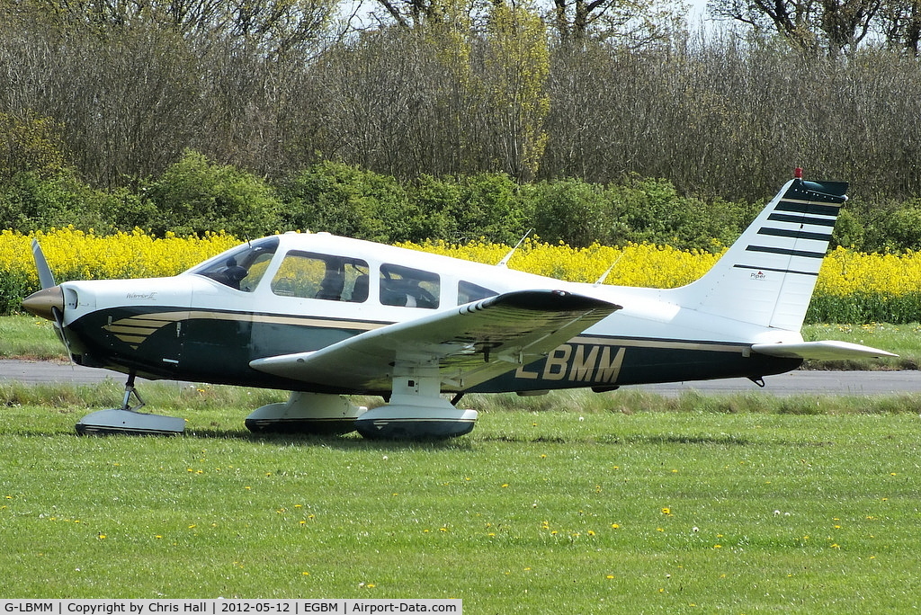 G-LBMM, 1978 Piper PA-28-161 Cherokee Warrior II C/N 28-7816440, taxied onto the grass and got stuck in the mud
