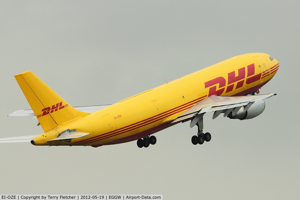EI-OZE, 1981 Airbus A300B4-203F C/N 152, DHL Airbus 300 climbing out of Luton