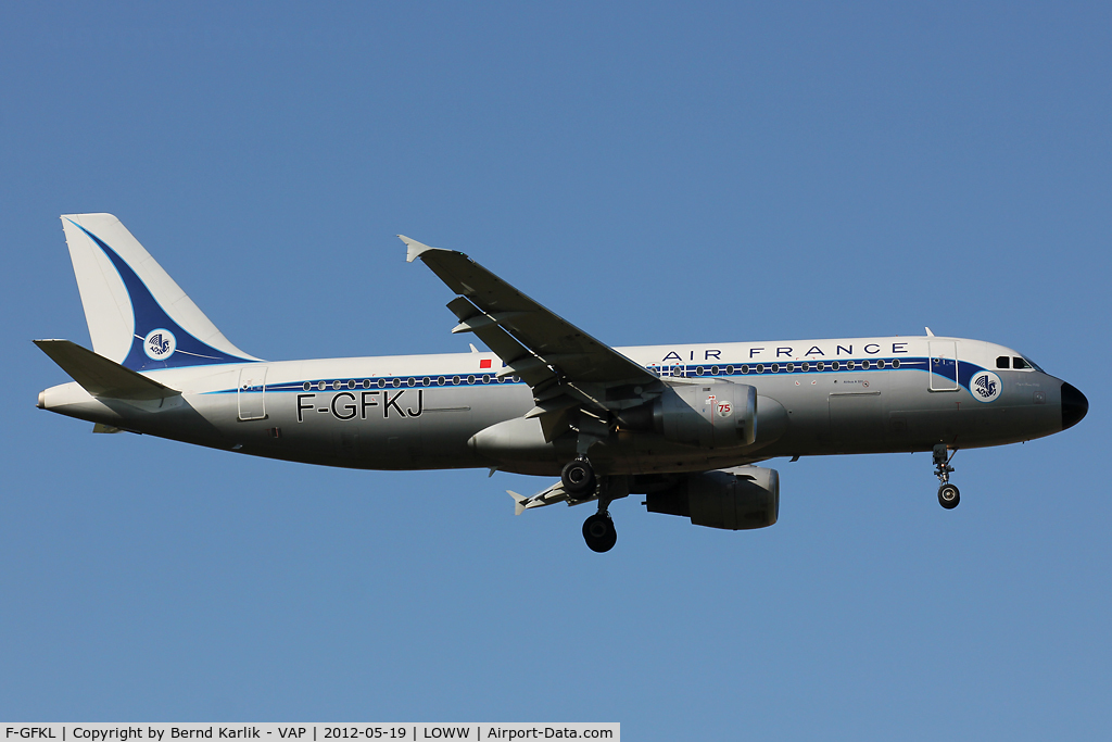F-GFKL, 1990 Airbus A320-211 C/N 0101, Approaching Rwy 11