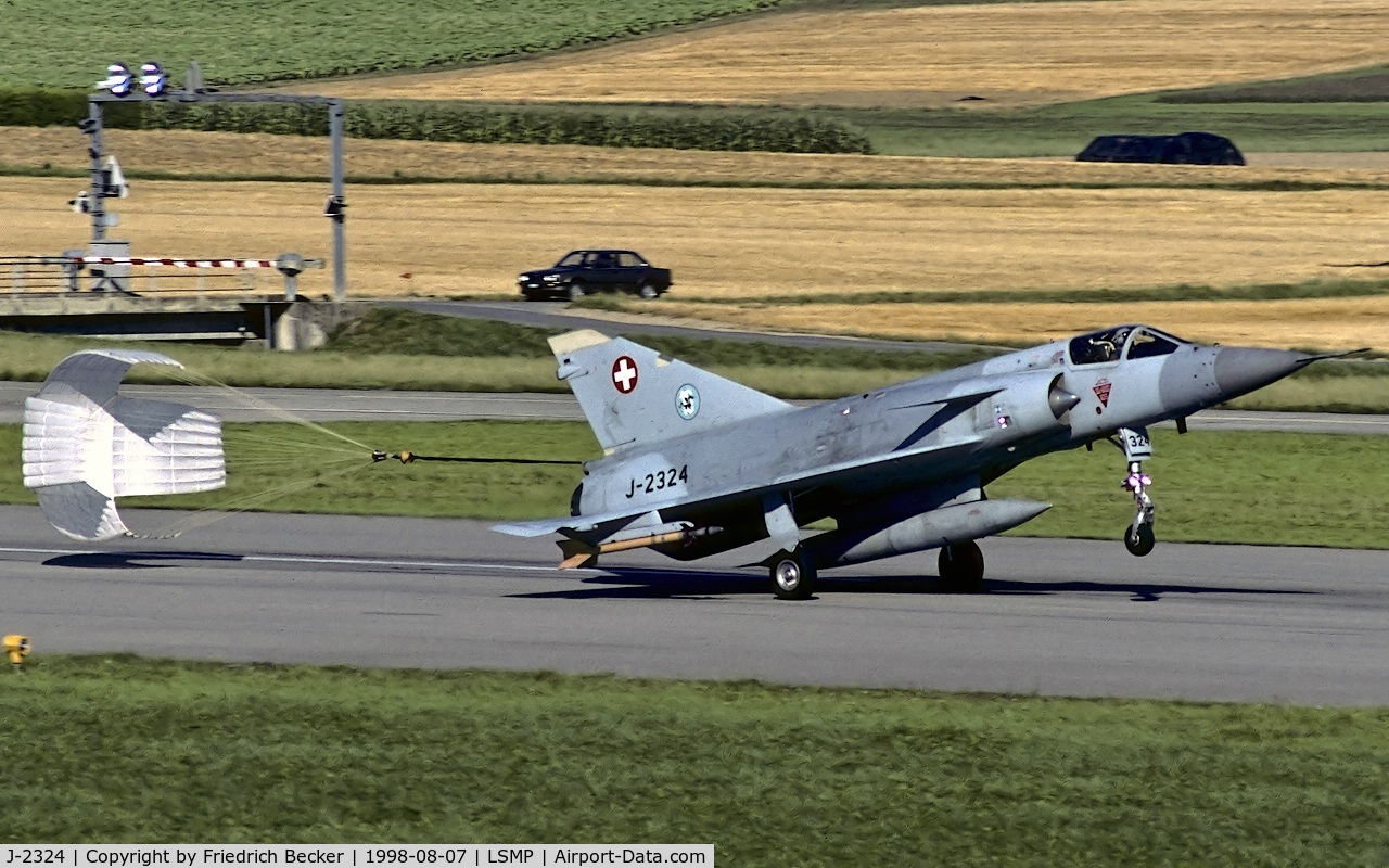 J-2324, Dassault (F+W Emmen) Mirage IIIS C/N 17-26-122/1014, decelerating after touchdown