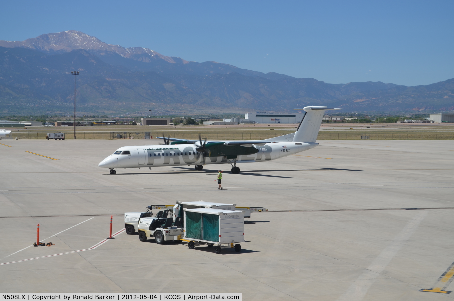 N508LX, 2007 De Havilland Canada DHC-8-402Q Dash 8 C/N 4182, COS, CO