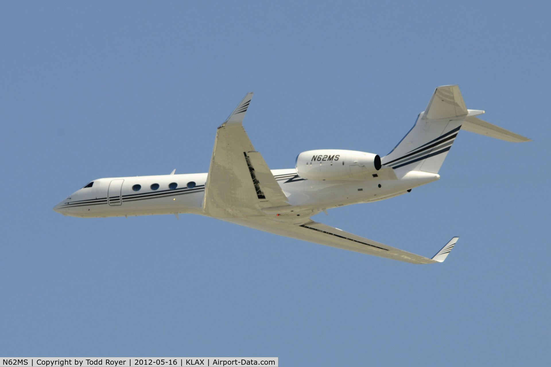 N62MS, 2003 Gulfstream Aerospace GV-SP (G550) C/N 5017, Departing LAX on 25L
