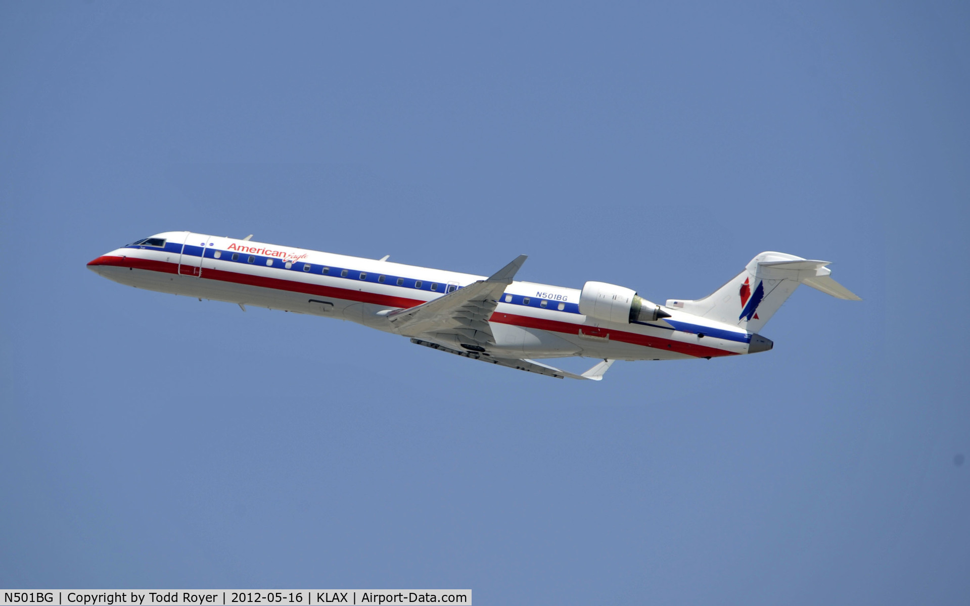 N501BG, 2001 Bombardier CRJ-701ER (CL-600-2C10) Regional Jet C/N 10017, Departing LAX on 25R