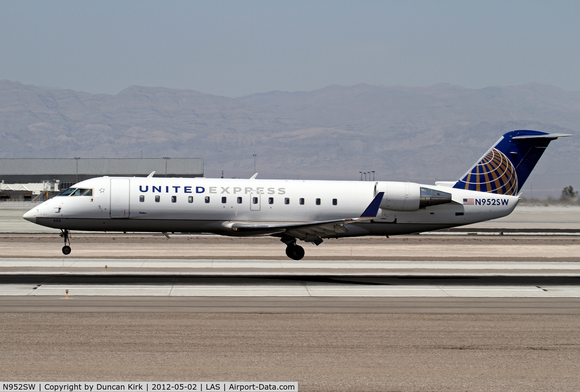 N952SW, 2003 Bombardier CRJ-200LR (CL-600-2B19) C/N 7805, Touching down at the famous viewing spot