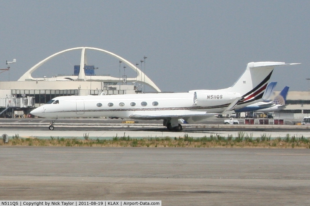 N511QS, 2001 Gulfstream Aerospace G-V C/N 647, Rollout 25L for this NetJets G-V
