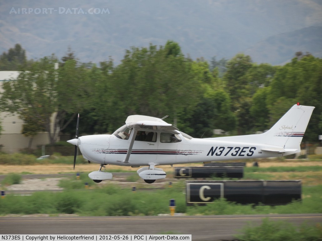 N373ES, 1997 Cessna 172R C/N 17280052, Gusting wind causing corrections