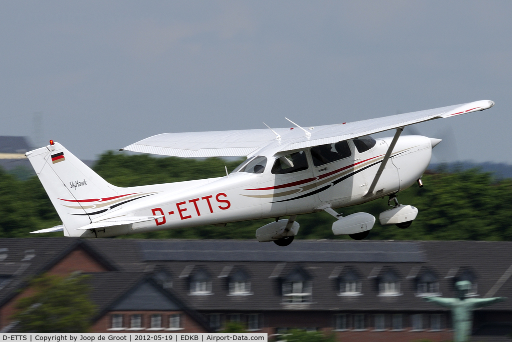 D-ETTS, 2004 Cessna 172R Skyhawk C/N 17281220, the famous Sankt Augustin Philisophic-Theologic Highschool in the background.