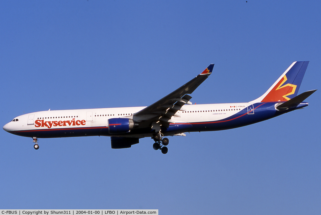 C-FBUS, 1995 Airbus A330-322 C/N 095, Landing rwy 32L