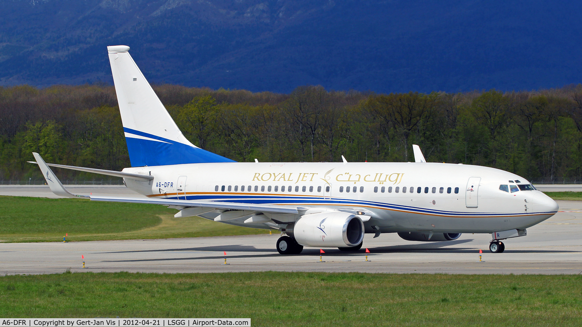 A6-DFR, 2001 Boeing 737-7BC C/N 30884, Taxiing by