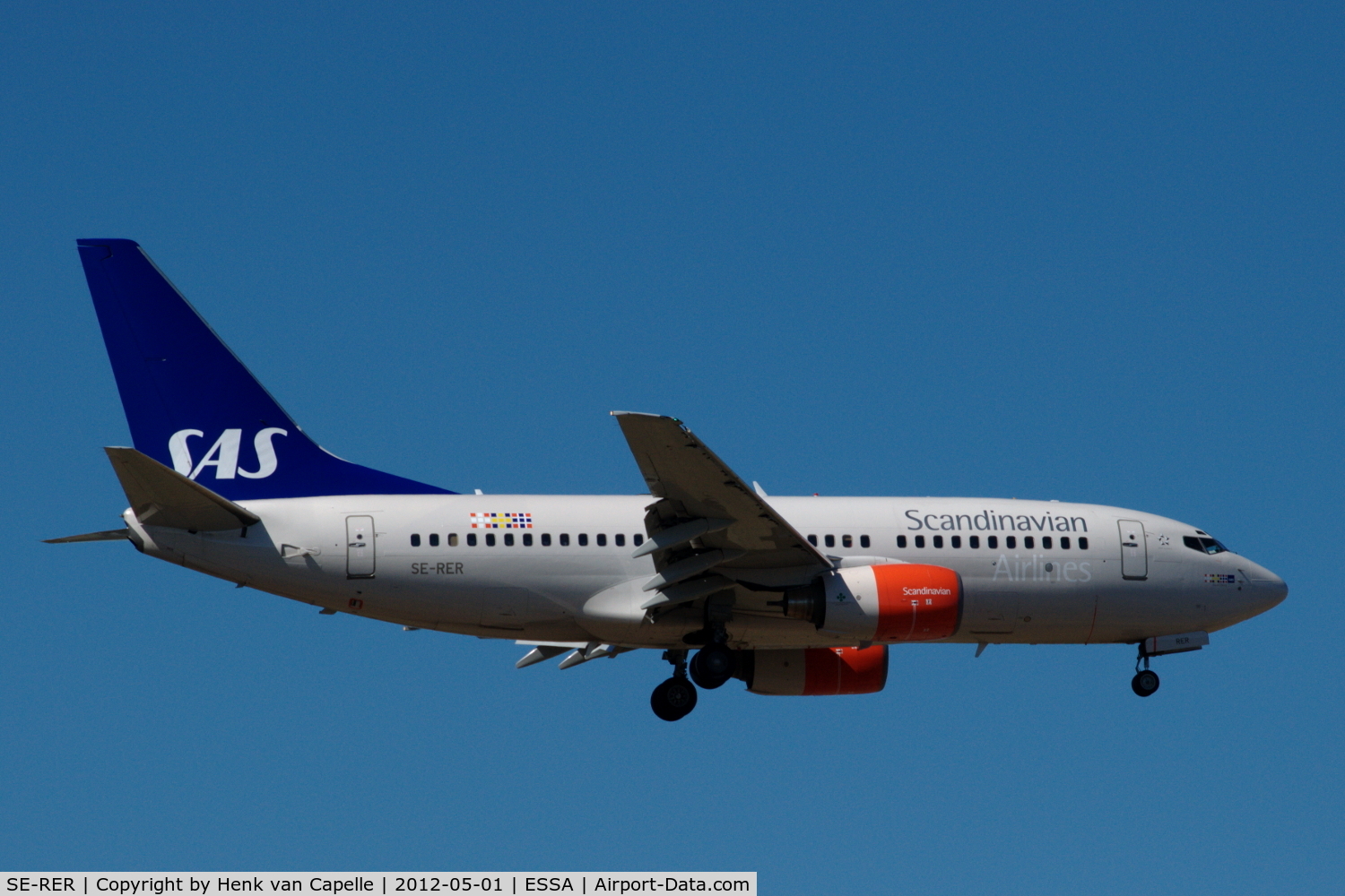 SE-RER, 2000 Boeing 737-7BX C/N 30736, SAS Boeing 737-700 about to land at Stockholm Arlanda.