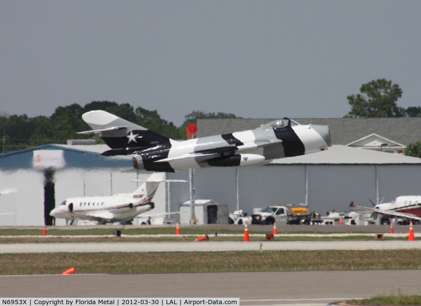 N6953X, PZL-Mielec Lim-6 (MiG-17) C/N 1J0511, Dale Snodgrass flying the Mig-17