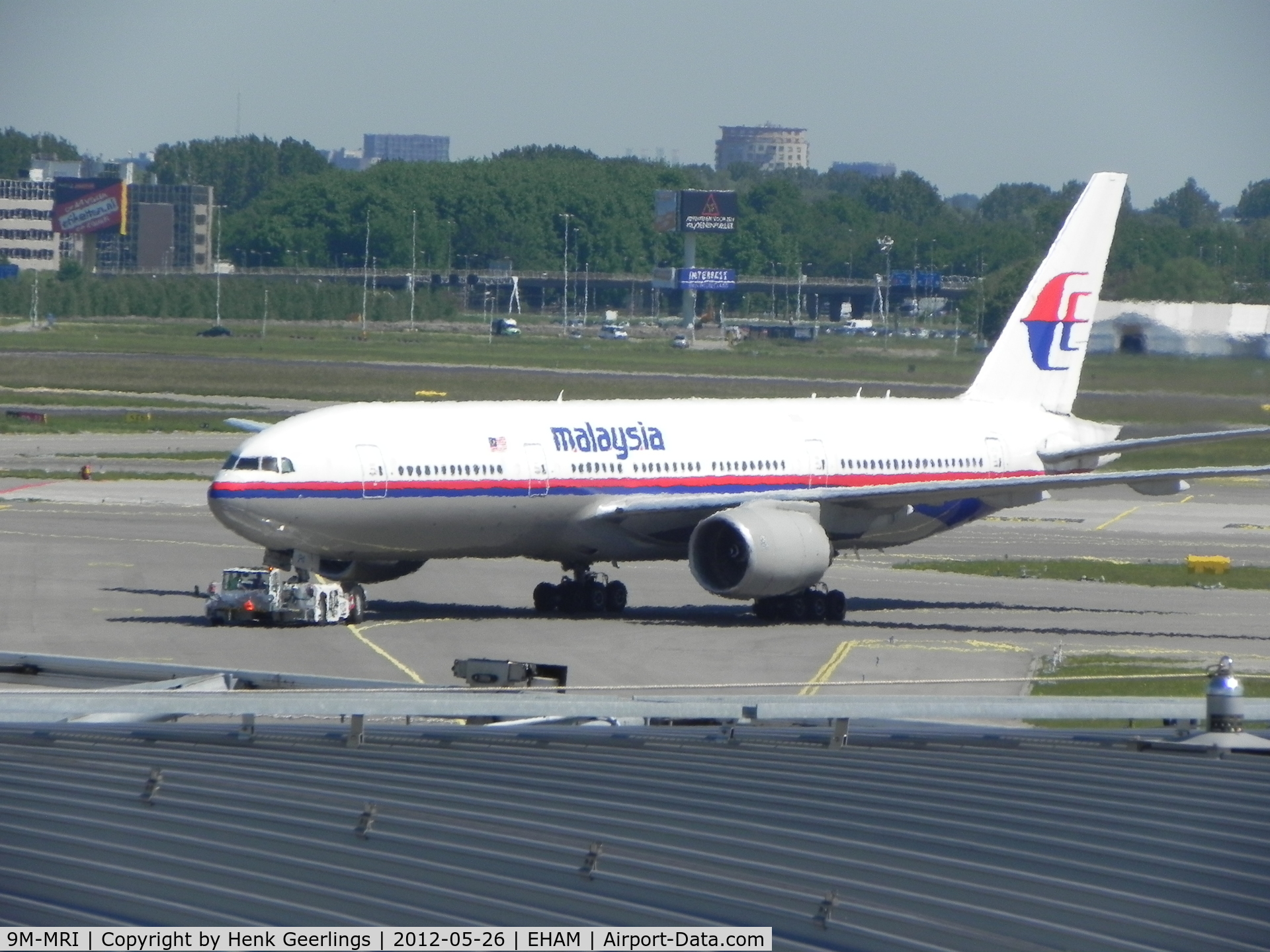 9M-MRI, 1998 Boeing 777-2H6/ER C/N 28416, Malaysia at Schiphol Airport