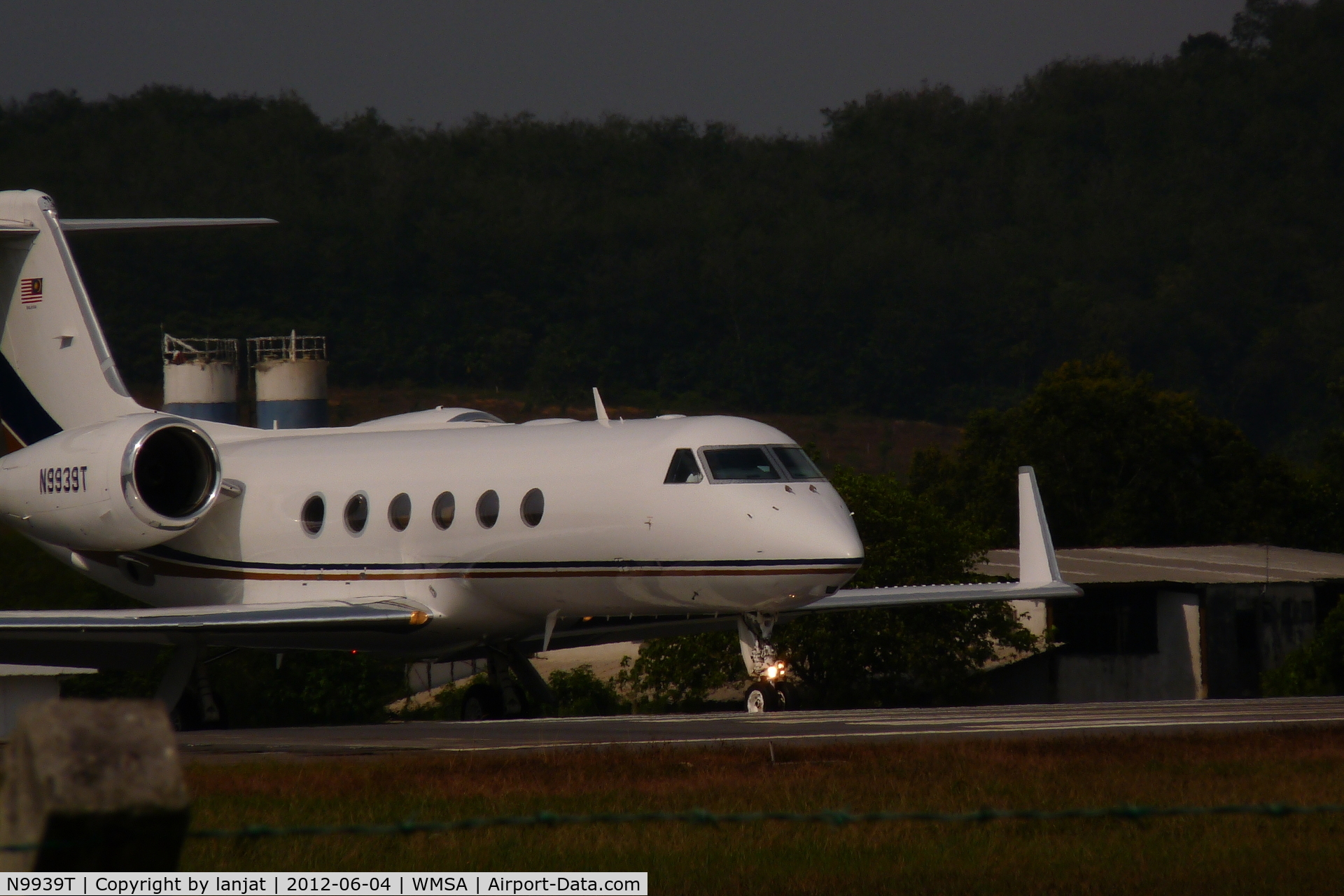 N9939T, 2008 Gulfstream Aerospace GIV-X (G450) C/N 4134, Approach to Runway 15