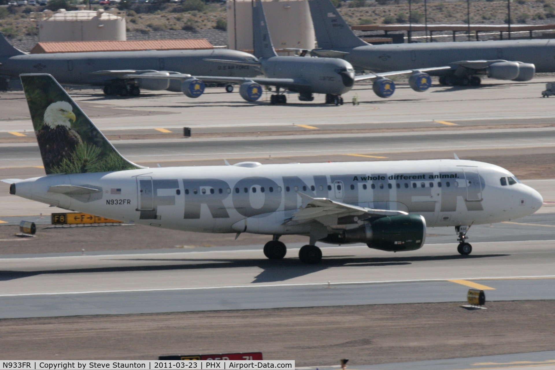 N933FR, 2004 Airbus A319-111 C/N 2260, Taken at Phoenix Sky Harbor Airport, in March 2011 whilst on an Aeroprint Aviation tour