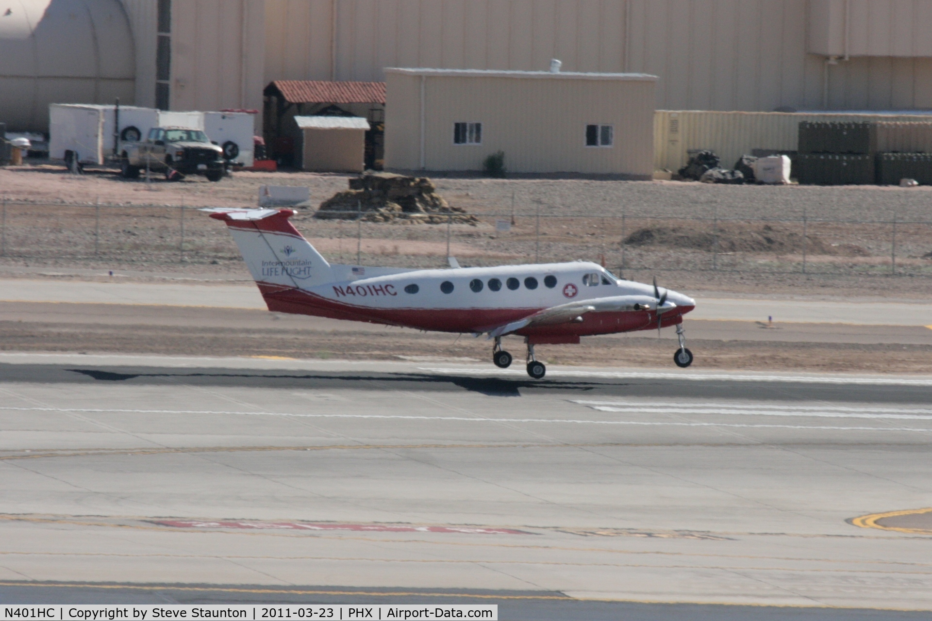 N401HC, 1988 Beech B200 King Air C/N BB-1294, Taken at Phoenix Sky Harbor Airport, in March 2011 whilst on an Aeroprint Aviation tour