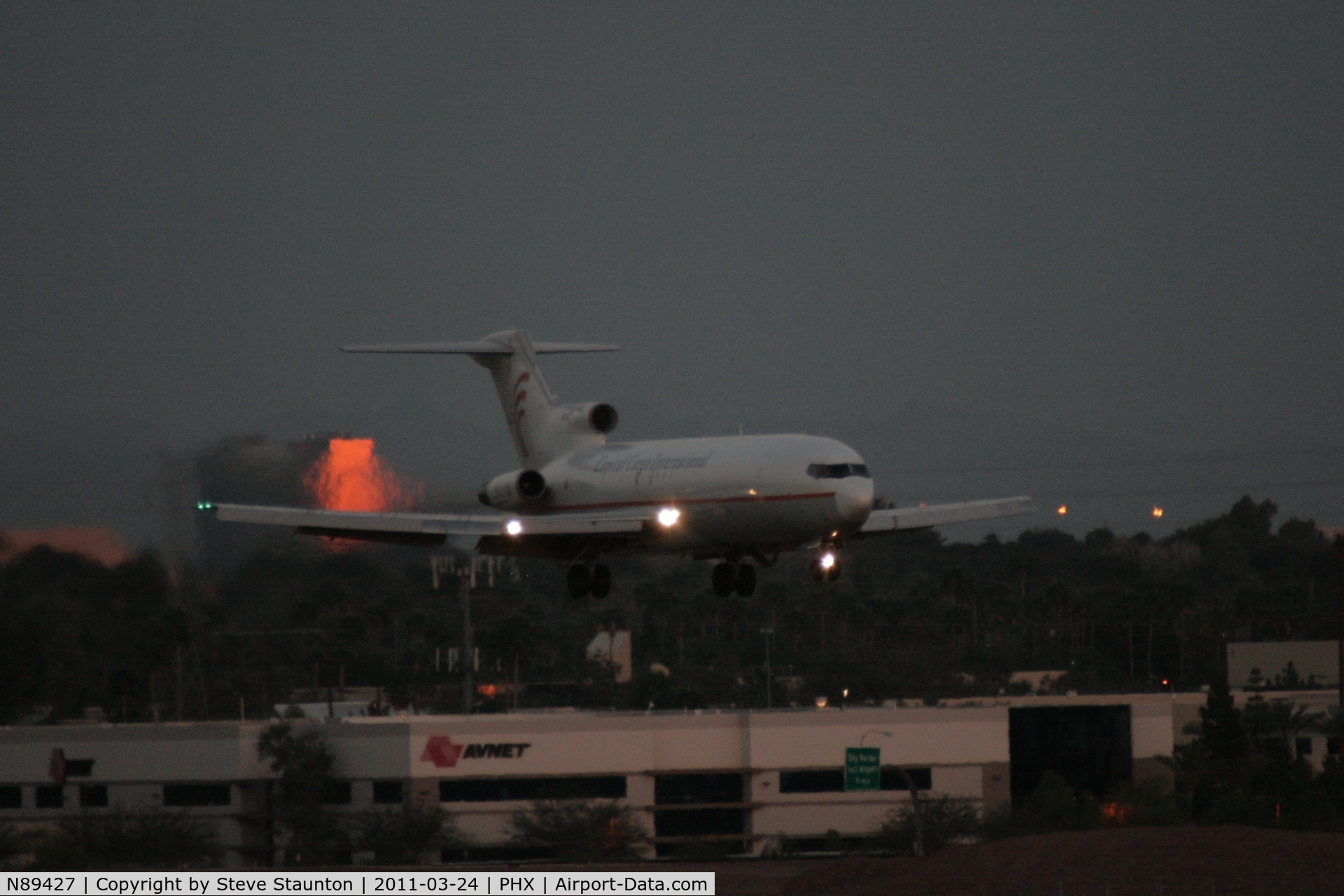 N89427, 1977 Boeing 727-227 C/N 21365, Taken at Phoenix Sky Harbor Airport, in March 2011 whilst on an Aeroprint Aviation tour (in the failing light - but what a rare sight)