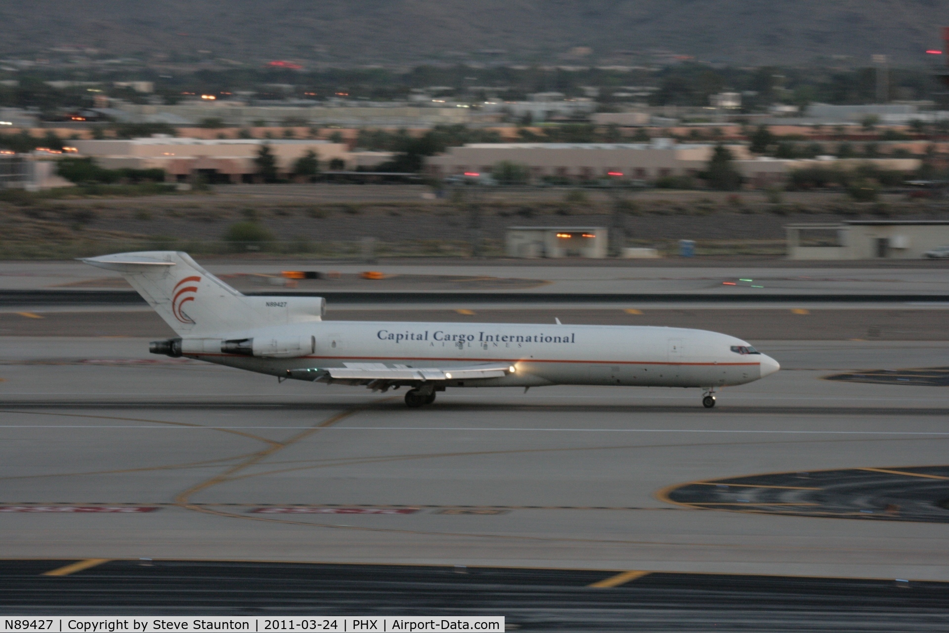 N89427, 1977 Boeing 727-227 C/N 21365, Taken at Phoenix Sky Harbor Airport, in March 2011 whilst on an Aeroprint Aviation tour (in the failing light - but what a rare sight)