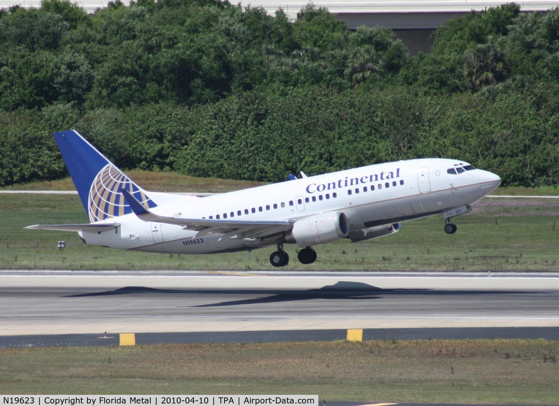 N19623, 1995 Boeing 737-524 C/N 27527, Continental 737-500