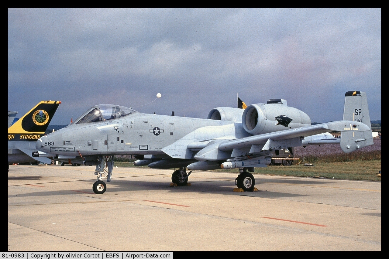 81-0983, 1981 Fairchild Republic A-10A Thunderbolt II C/N A10-0678, Florennes airshow 2001