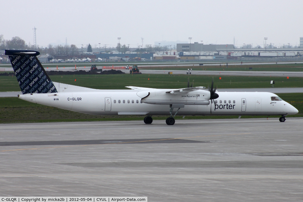 C-GLQR, 2009 De Havilland Canada DHC-8-402Q Dash 8 C/N 4278, Taxiing