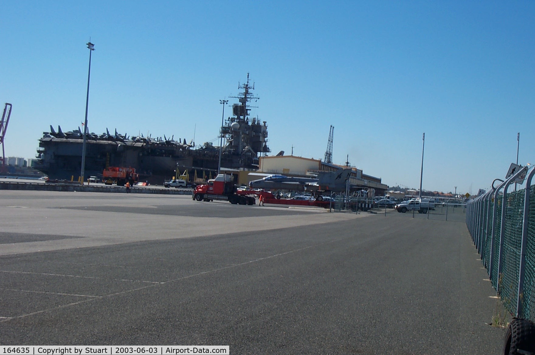 164635, 1991 McDonnell Douglas F/A-18C Hornet C/N 1052/C264, On the way to be lifted to the flight deck Perth Au 2003