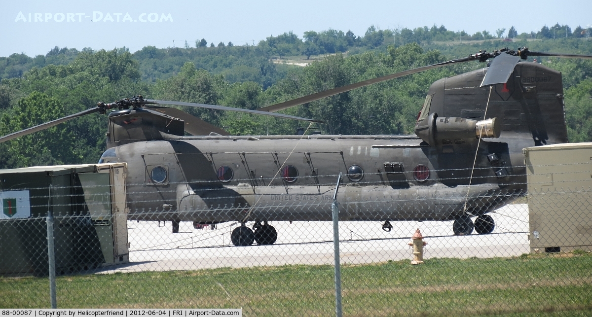 88-00087, 1988 Boeing CH-47D Chinook C/N M.3261, Inside the flight line area. Information states remanufactured from CH-47B, 67-184743 s/n B.443