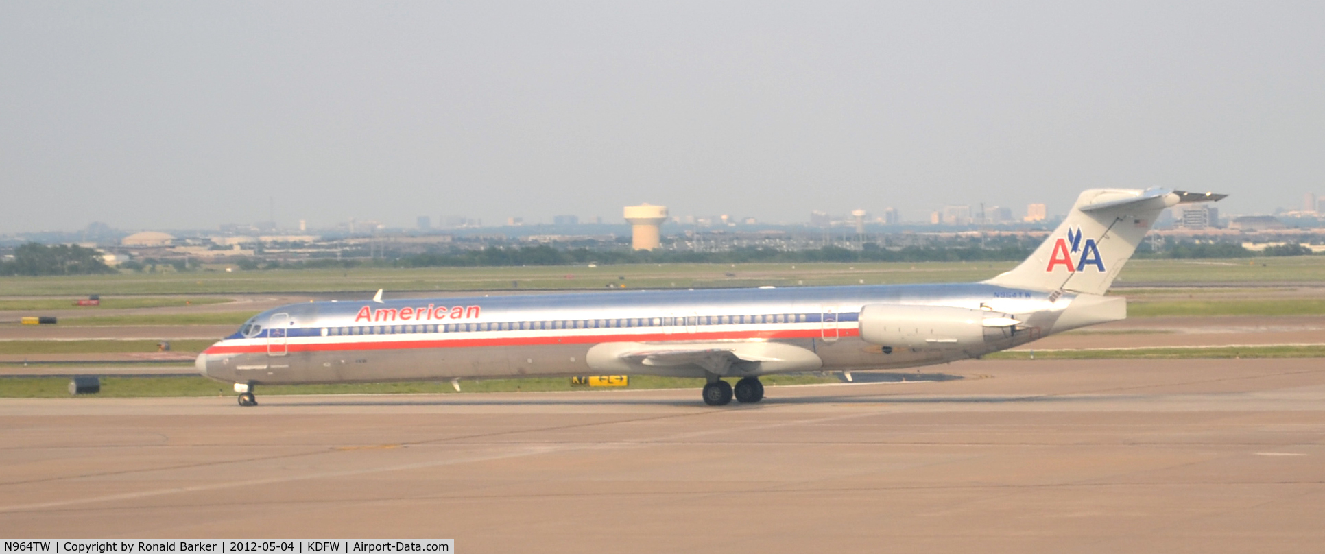 N964TW, 1999 McDonnell Douglas MD-83 (DC-9-83) C/N 53614, Dallas