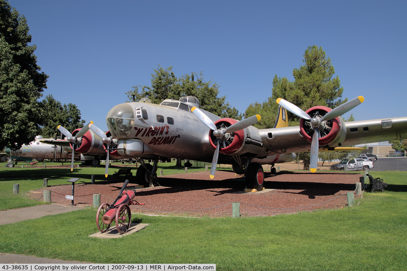 43-38635, 1943 Boeing B-17G Flying Fortress C/N 9613, colorful B-17, Castle air museum