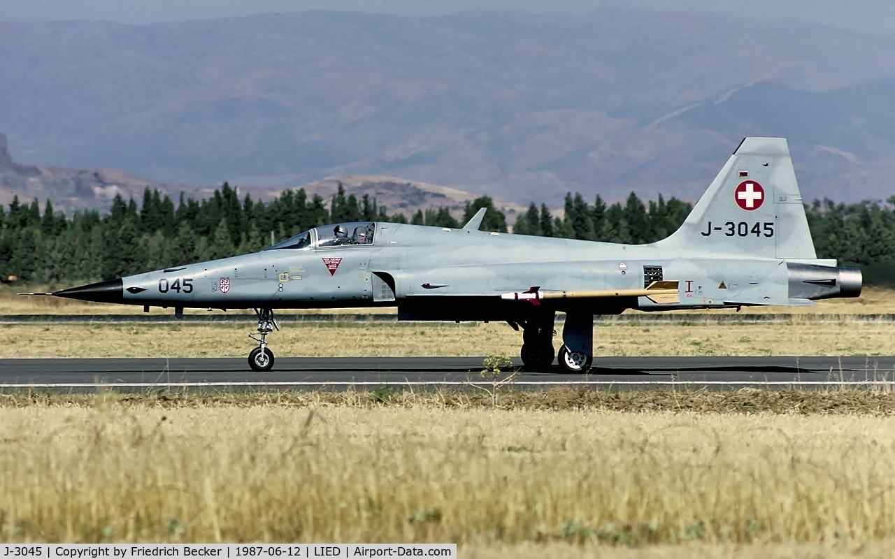 J-3045, Northrop F-5N Tiger II C/N L.1045, taxying to the active
