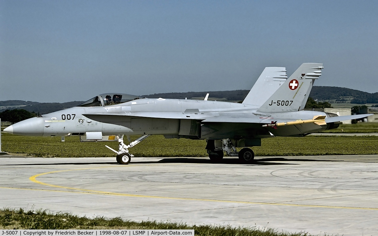 J-5007, McDonnell Douglas F/A-18C Hornet C/N 1335/SFC007, taxying to the flightline at Payerne AB